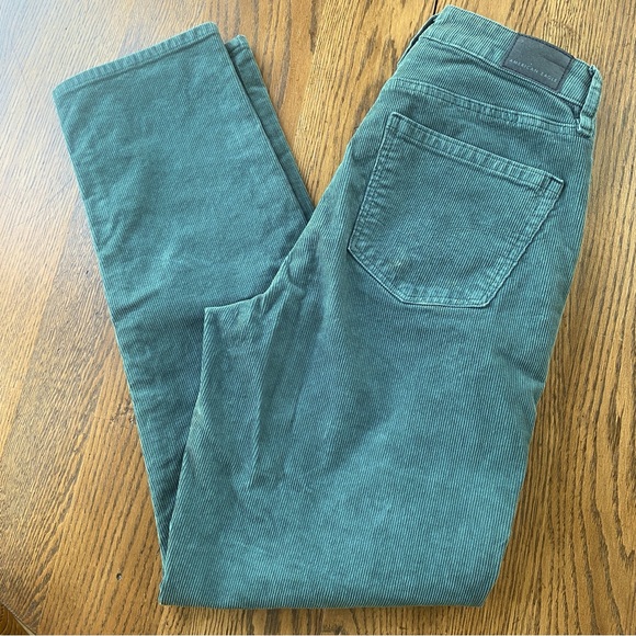 American Eagle Outfitters Denim - American Eagle  Hunter Green Jeans Size 2 Mom Straight Stretch Like New